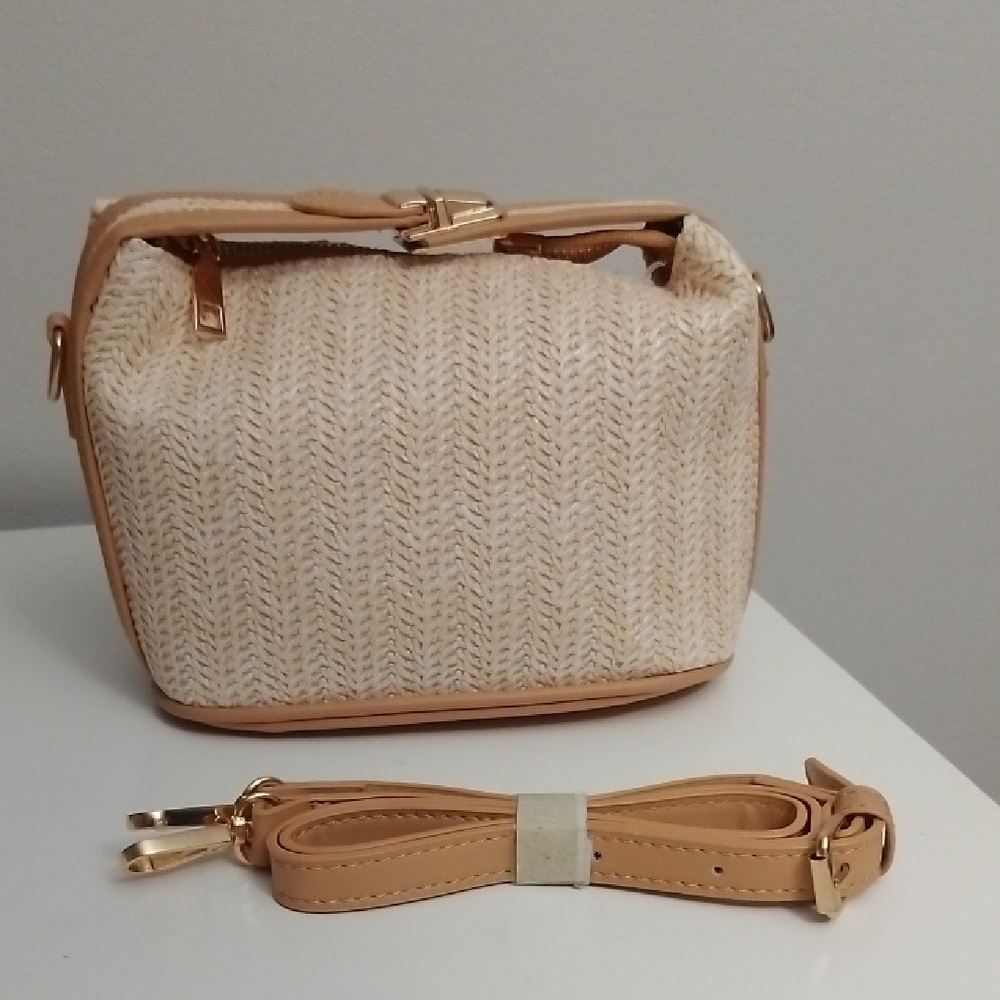 Elegant Tan Woven Women's Bag
